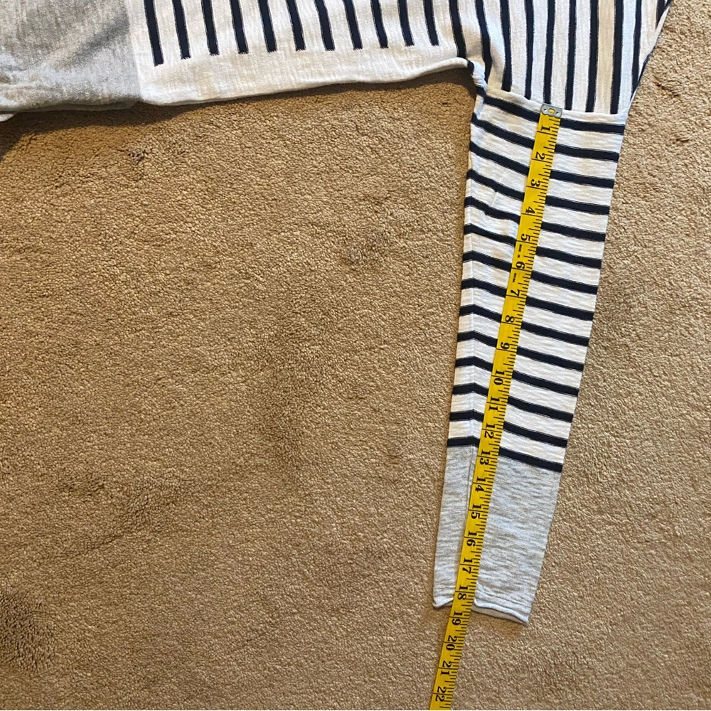 Vince brand Striped large Black and White Long Sleeve Top very soft 100% cotton - Picture 7 of 7